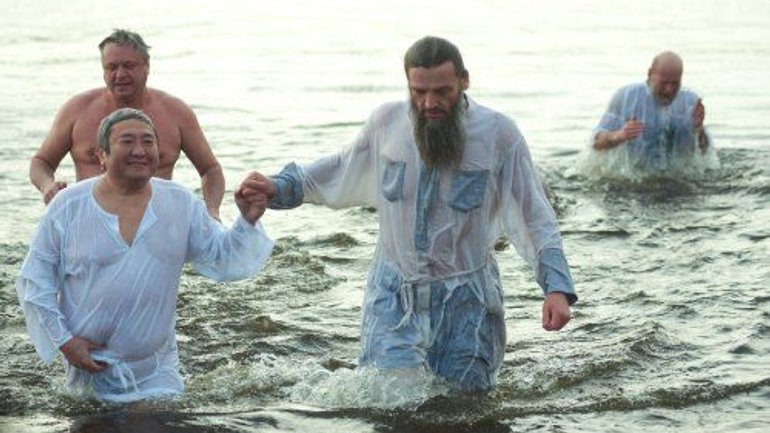 В УПЦ (МП) закликали православних до благопристойного вигляду у день Водохреща під час омовіння у водоймах - фото 1