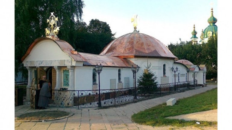 Київську владу просять знести каплицю біля Десятинного чоловічого монастиря - фото 1
