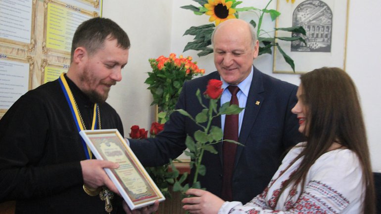 Священиків УПЦ КП та УГКЦ визнали «Людиною року-2017» на Тернопільщині - фото 1