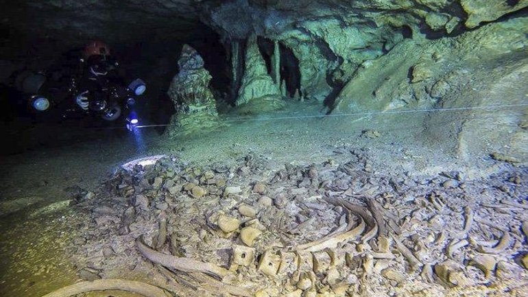 Археологи знайшли найбільший у світі підводний лабіринт з похованнями майя - фото 1
