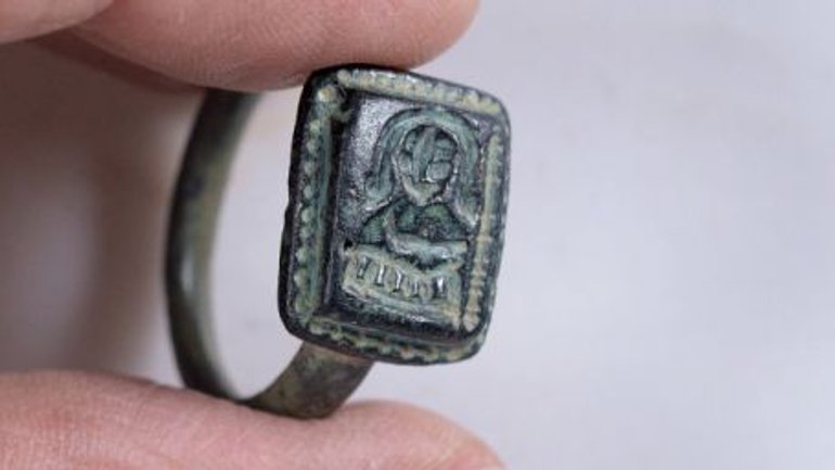 В Ізраїлі знайшли старовинний перстень із зображенням святого Миколая - фото 1