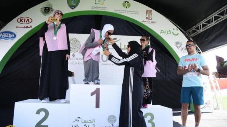 Больше 1,5 тыс. мусульманок приняли участие в первом женском марафоне в Саудовской Аравии - фото 1