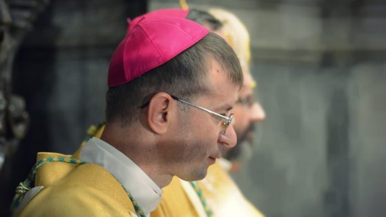 Папа готов сделать все, чтобы завершилась война в Украине, – епископ Эдвард Кава - фото 1