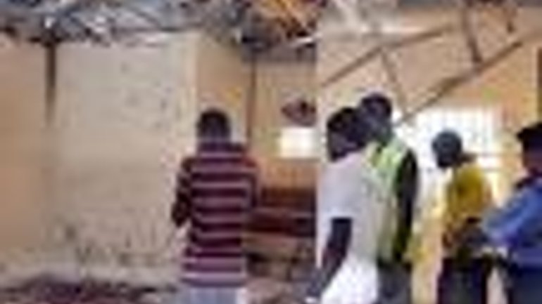 Нігерія: щонайменше 24 людини загинули унаслідок нападу смертників на мечеть - фото 1