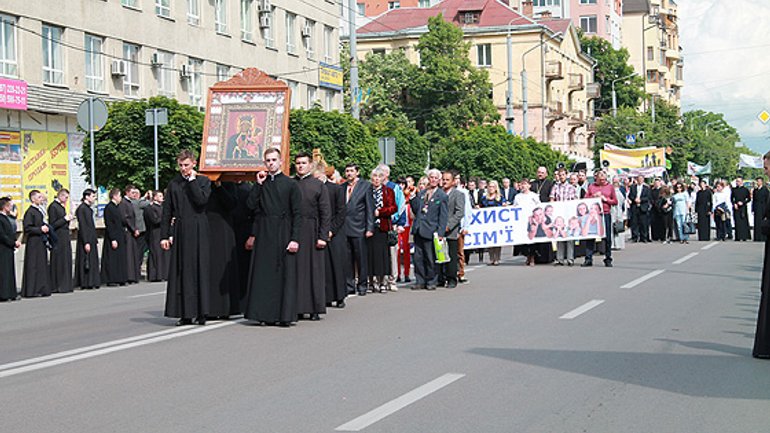 «Марш за життя і сімейні цінності» відбувся в Івано-Франківську - фото 1