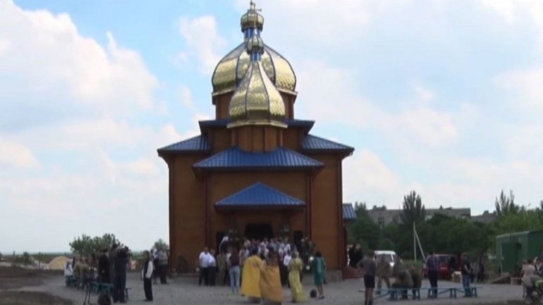В Волновахе освятили храм УПЦ КП, возведенный в память о погибших бойцах 51-й ОМБР - фото 1