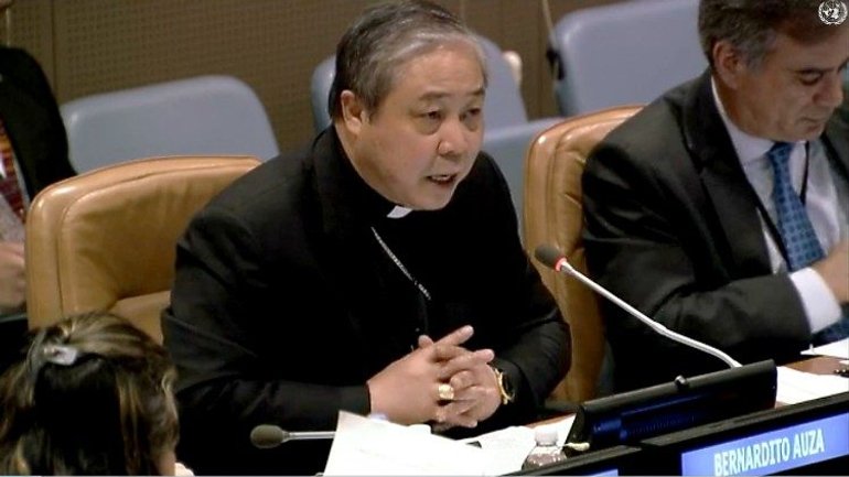 Представник Ватикану при ООН назвав п’ять  причин, чому Церква є найефективнішою у допомозі мігрантам - фото 1