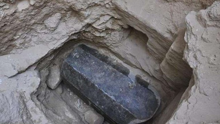 У Єгипті знайшли старовинну гранітну труну - фото 1