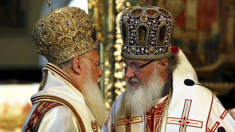 Вселенский Патриарх Варфоломей I и Патриарх Московский Кирилл(справа) - фото 1