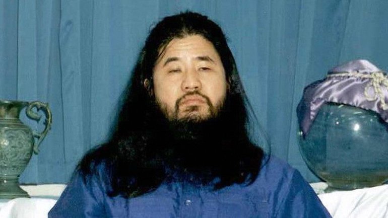 В Японії стратили лідера секти "Аум Сінрікьо", що здійснила теракт у метро - фото 1
