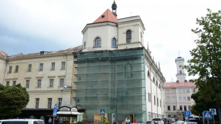 Ремонт фасаду Гарнізонного храму св. Петра і Павла у Львові обіцяють завершити ще цього року - фото 1
