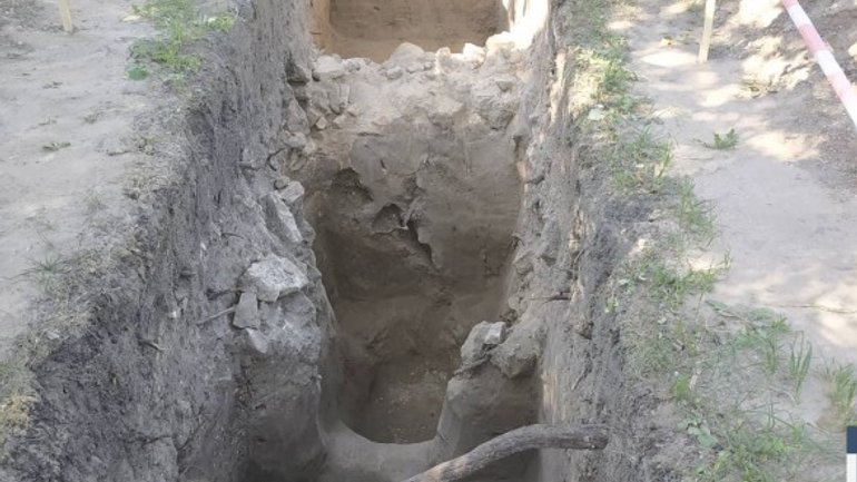У Києво-Печерському заповіднику досліджують рештки фортифікаційної стіни часів Київської Русі - фото 1