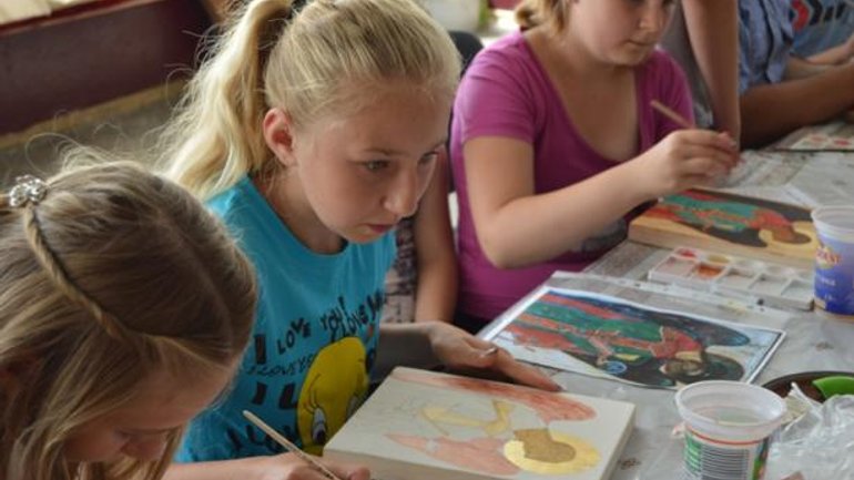 У Львові діти малюватимуть ікони, щоб зібрати кошти для бійців - фото 1