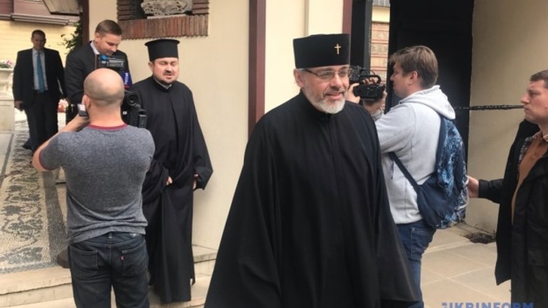 «Все буде добре»: екзархи Вселенського Патріархату прибули на Синод - фото 1
