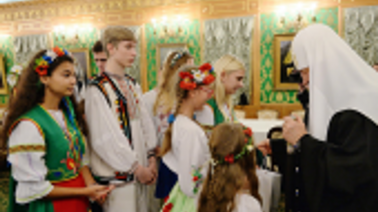Игумения Серафима организовала для Кирилла песни и пляски украинских детей - фото 1
