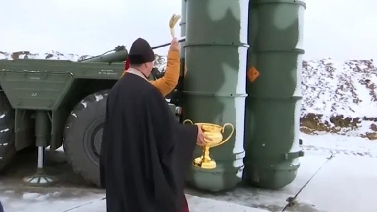 В Крыму священники УПЦ (МП) освятили зенитно-ракетный комплекс ВС РФ - фото 1