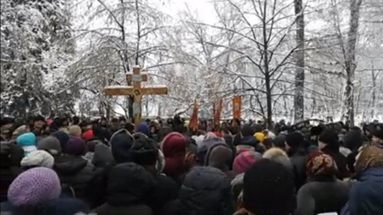 УПЦ (МП) под Радой организовала протест против принятия церковных законопроектов - фото 1