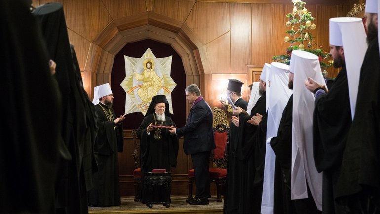 Президент вручил высокую государственную награду Вселенскому Патриарху Варфоломею - фото 1