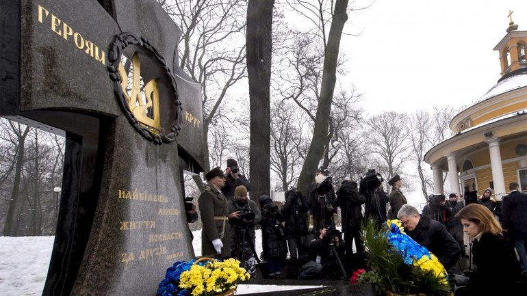 Украина чтит День памяти павших в бою под Крутами - фото 1