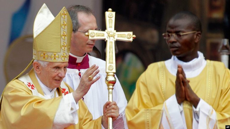 Екс-Папа Римський Бенедикт пов'язав скандали із сексуальним насильством церковників з сексуальною революцією 1960-х - фото 1
