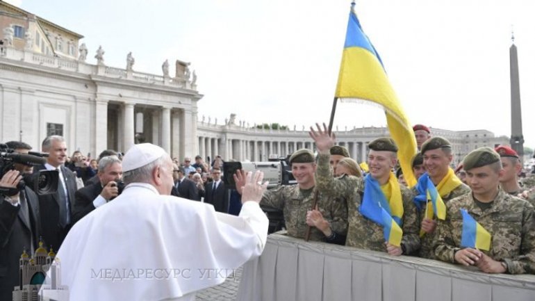 Папа поприветствовал военных паломников из Украины - фото 1