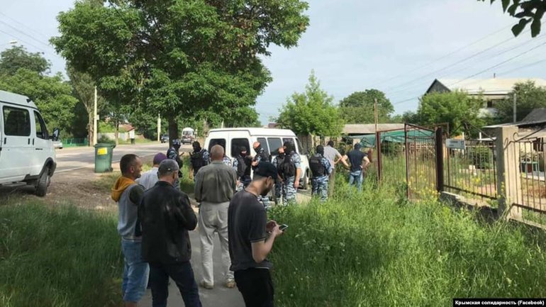 Окупанти затримали вісьмох кримських татар за причетність до Хізб ут-Тахрір - фото 1