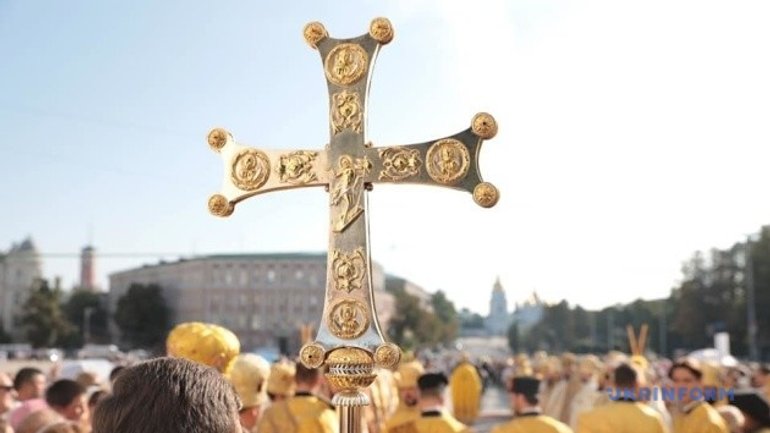 Православна Церква України проводить свою першу Хресну ходу - фото 1