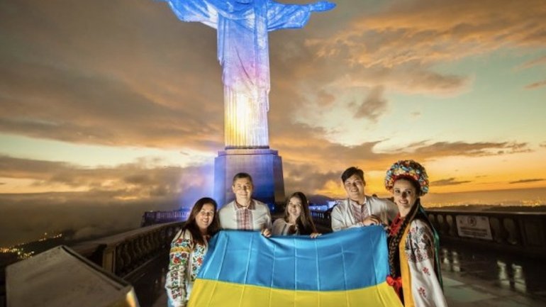 Статую Христа-Спасителя у Бразилії підсвітили кольорами українського прапора - фото 1
