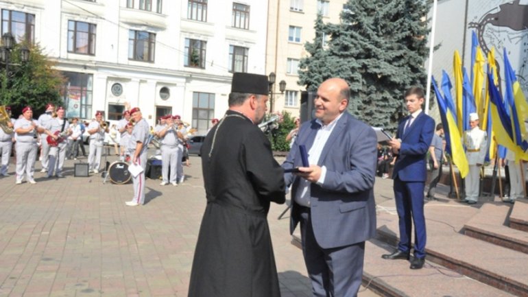 Єпископа УГКЦ нагородили почесною відзнакою «За заслуги перед Буковиною» - фото 1