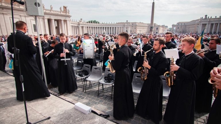 Оркестр та хор львівської семінарії виступив перед Папою - фото 1