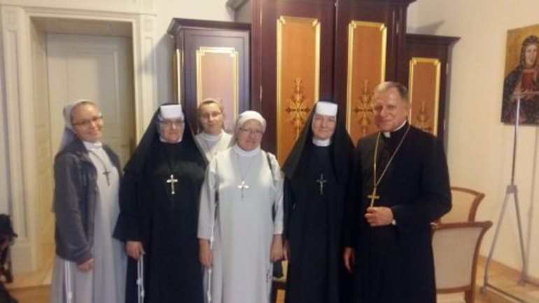 Польські монахині хочуть організувати у Львові притулок для самотніх бездомних жінок - фото 1