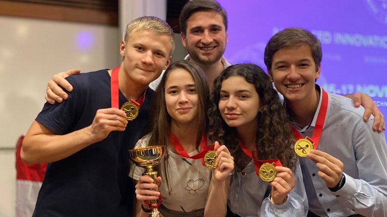 Двоє студентів Українського Католицького Університету перемогли на конкурсі інновацій у Сінгапурі - фото 1