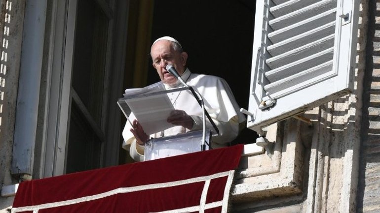Папа Римский молится за успех "нормандской встречи" - фото 1