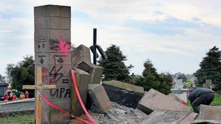 Руйнування українських місць пам’яті в Польщі мають гібридний характер – голова ОУП - фото 1