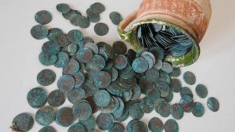 Археологи під підлогою церкви виявили 500 монет XVIII століття - фото 1