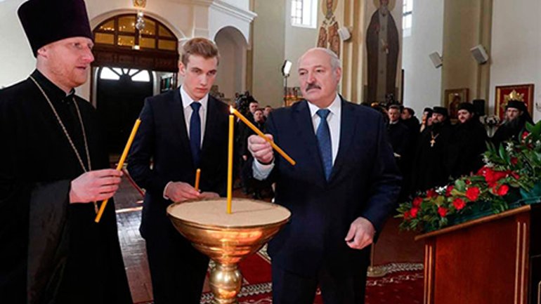 Лукашенко із молодшим сином відвідав храм: «Ці віруси ми переживаємо щороку» - фото 1