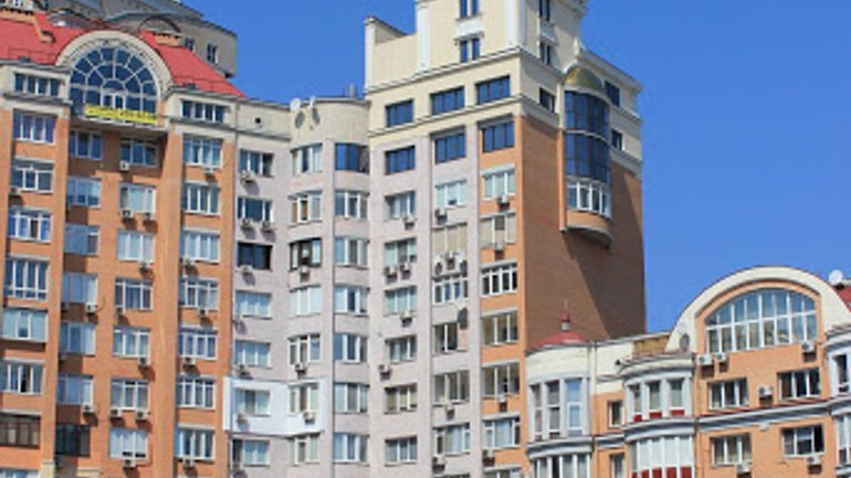 У Києві на даху елітного житлового комплексу побудували церкву - фото 1