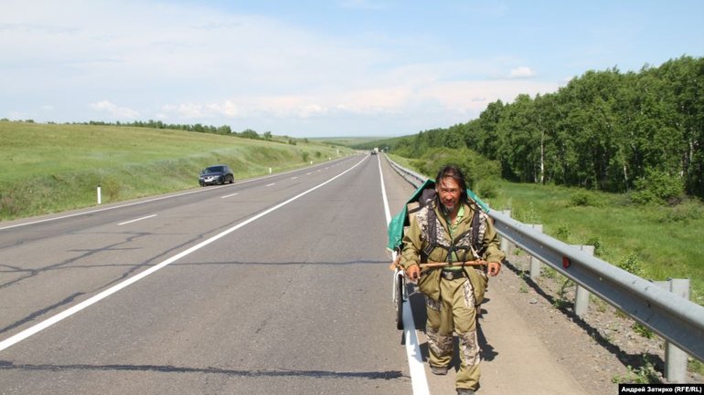 Спецназ взял штурмом дом обещавшего изгнать Путина якутского шамана Александра Габышева - фото 1