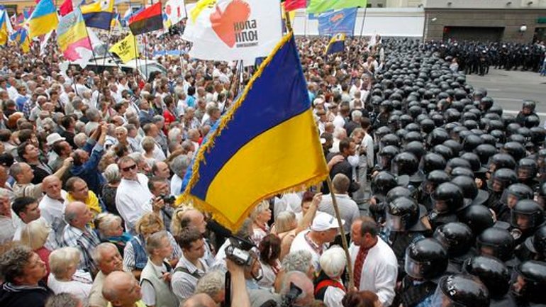 Ukraine’s anxious anniversary - фото 1