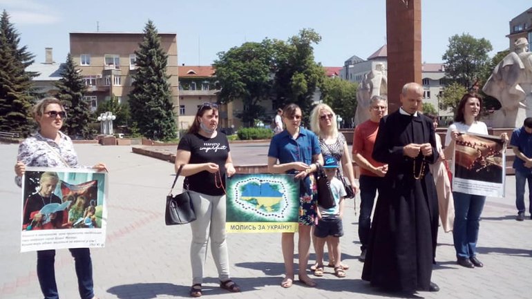 В Івано-Франківську відбулася молитовна акція на підтримку традиційних християнських цінностей - фото 1