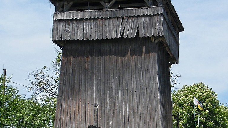Дзвіниця XVII ст. церкви Воздвиження Чесного Хреста у Дрогобичі - фото 1