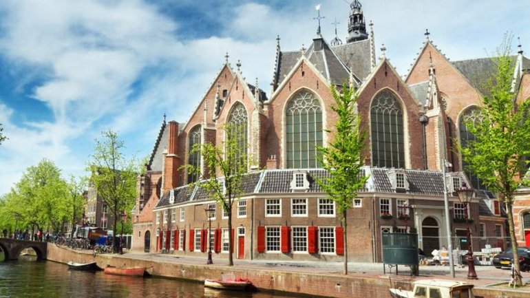 Найдавніший храм у Амстердамі - фото 1