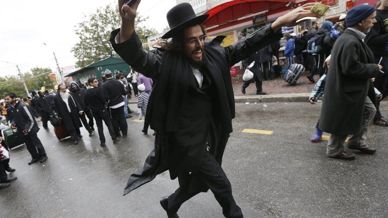 Hasidic pilgrims - фото 1