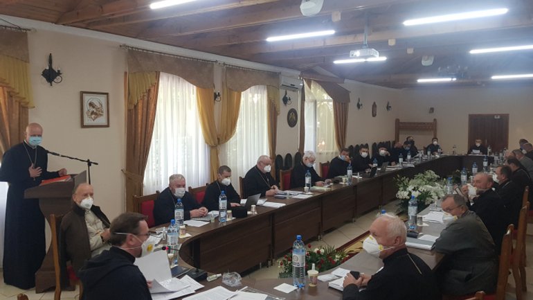 В Зарванице состоялась 85-я сессия Синода епископов УГКЦ - фото 1