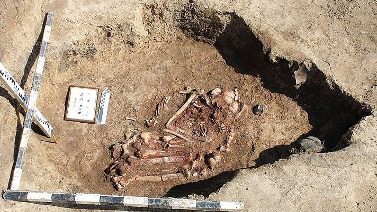 Маріупольські археологи розкопали дев'ять поховань бронзового періоду - фото 1