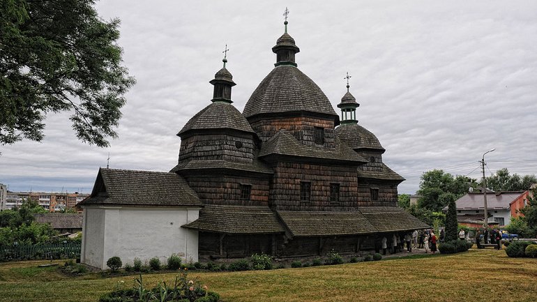 Львівська національна галерея мистецтв бере на свій баланс  дерев’яну церкву та синагогу у Жовкві - фото 1