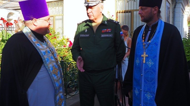 Кримські священнослужителі УПЦ МП передали мощі військовому храму Росії - фото 1