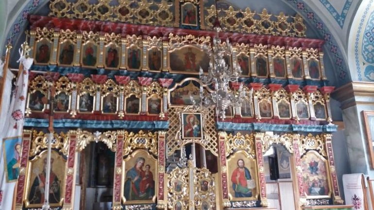 На Закарпатті відреставрували 200-річний іконостас, який настоятель храму не дав спалити - фото 1