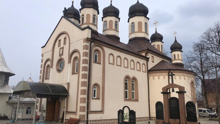 Злодії повернули викрадені з храму хрести та дароносиці - фото 1