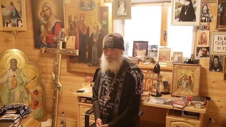 Схимонаха, который призвал Путина передать ему власть, отлучили от Церкви - фото 1